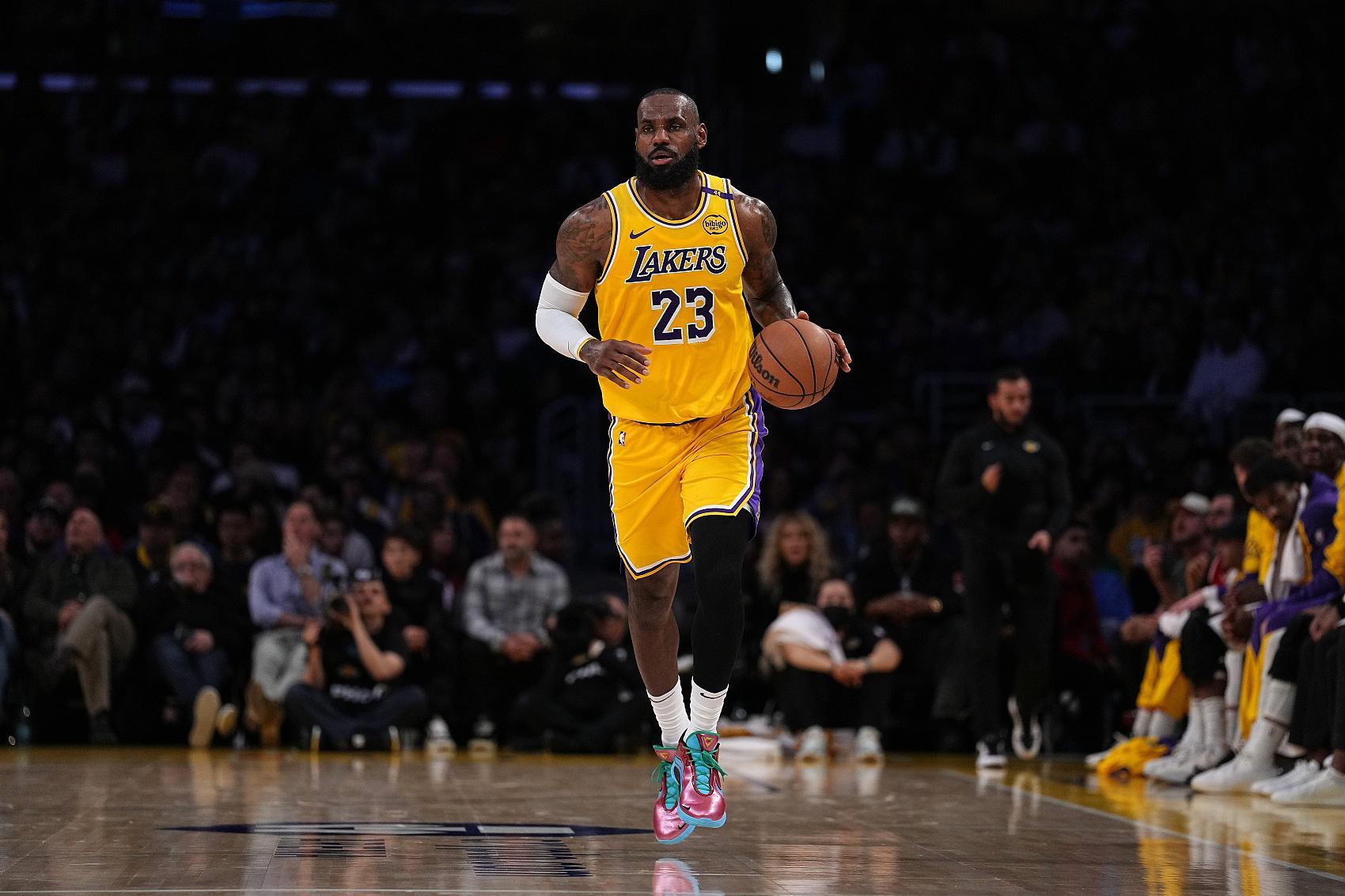 巴克利：我唯一讨厌詹姆斯之处在于 你不说他是GOAT就好像不爱国